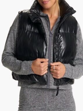 Vuori Hudson Insulated Crop Vest small never worn